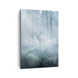 Bild auf Leinwand - Leinwandbild - Ein Hirsch in einem dichten Wald, eingehüllt in Morgennebel - 50x70cm - Morgenvisite auf dem Grundstück - Moderne Wanddekoration für Wohnzimmer und Schlafzimmer ARTTOR