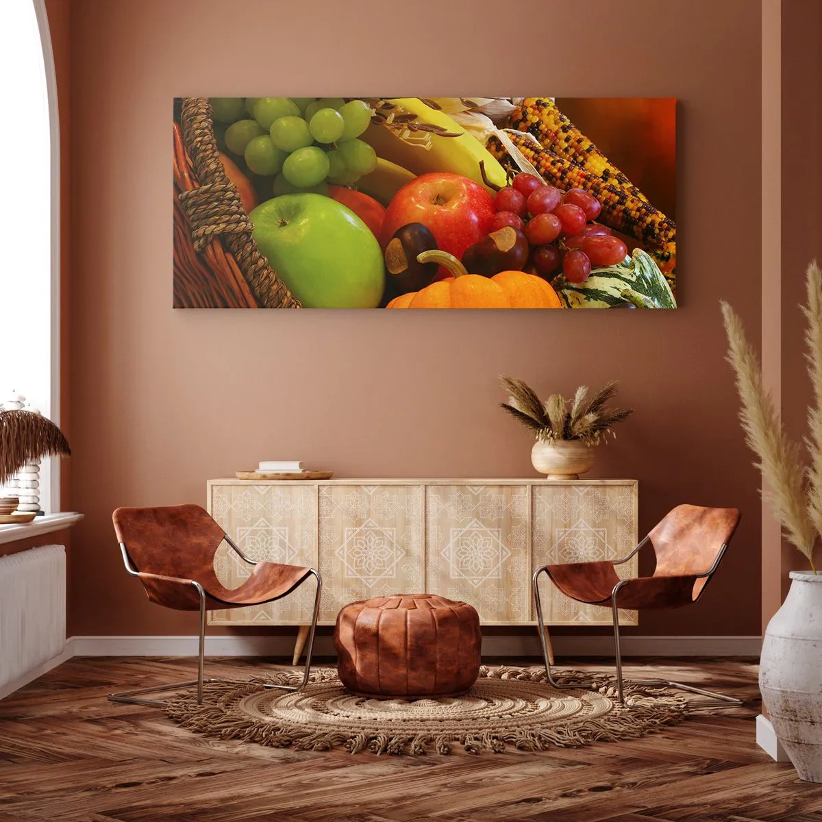 Bild auf Leinwand - Leinwandbild - Ein Korb mit Obst, Kürbissen und Mais vor einem Hintergrund aus Herbstfarben. - 140x50cm - Ein Korb voller Ernte - Moderne Wanddekoration für Wohnzimmer und Schlafzimmer ARTTOR