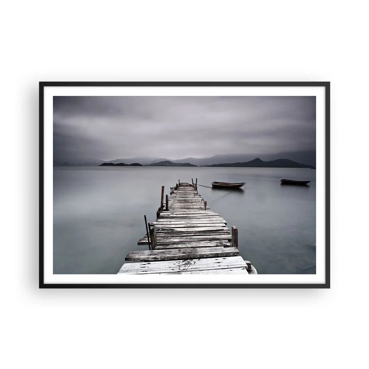 Poster in einem schwarzem Rahmen - Eine Holzbrücke, die zur ruhigen Oberfläche des Sees führt - 100x70cm - Du kannst morgen gehen - Moderne Wanddekoration für Wohnzimmer und Schlafzimmer ARTTOR