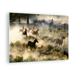Glasbild - Bild auf glas - Eine Herde Pferde galoppiert durch den Staub und ein Cowboy vor der Kulisse der Natur - 70x50cm - Rivalität – Freiheit oder männliche Stärke? - Moderne Wanddekoration für Wohnzimmer und Schlafzimmer ARTTOR