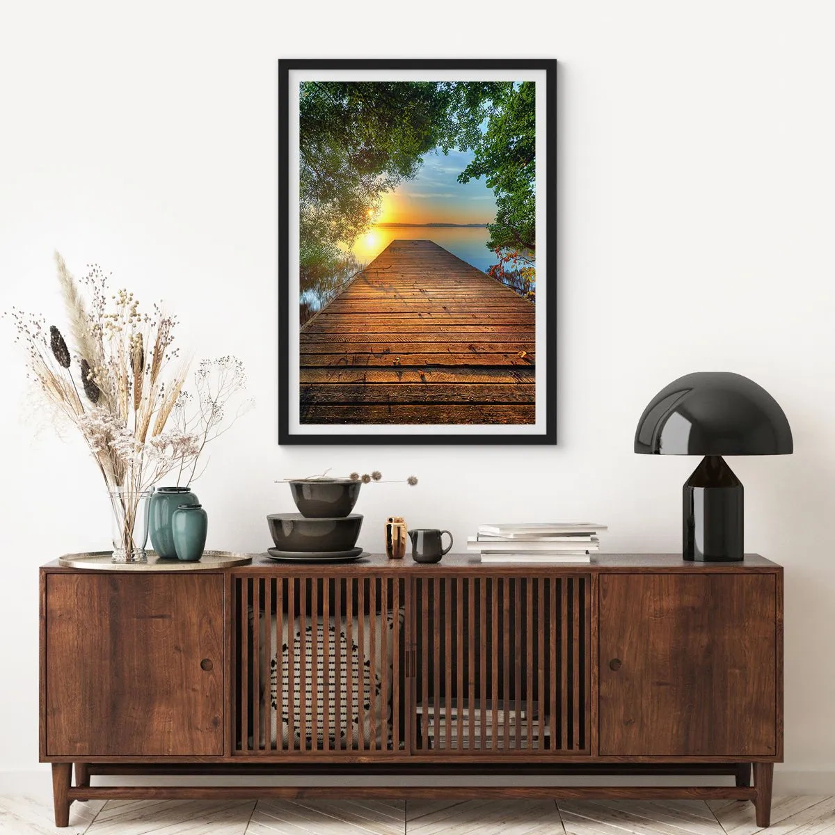 Poster in einem schwarzem Rahmen - Pier am See bei Sonnenuntergang - 50x70cm - Nimm dir Zeit, setz dich hin - Moderne Wanddekoration für Wohnzimmer und Schlafzimmer ARTTOR
