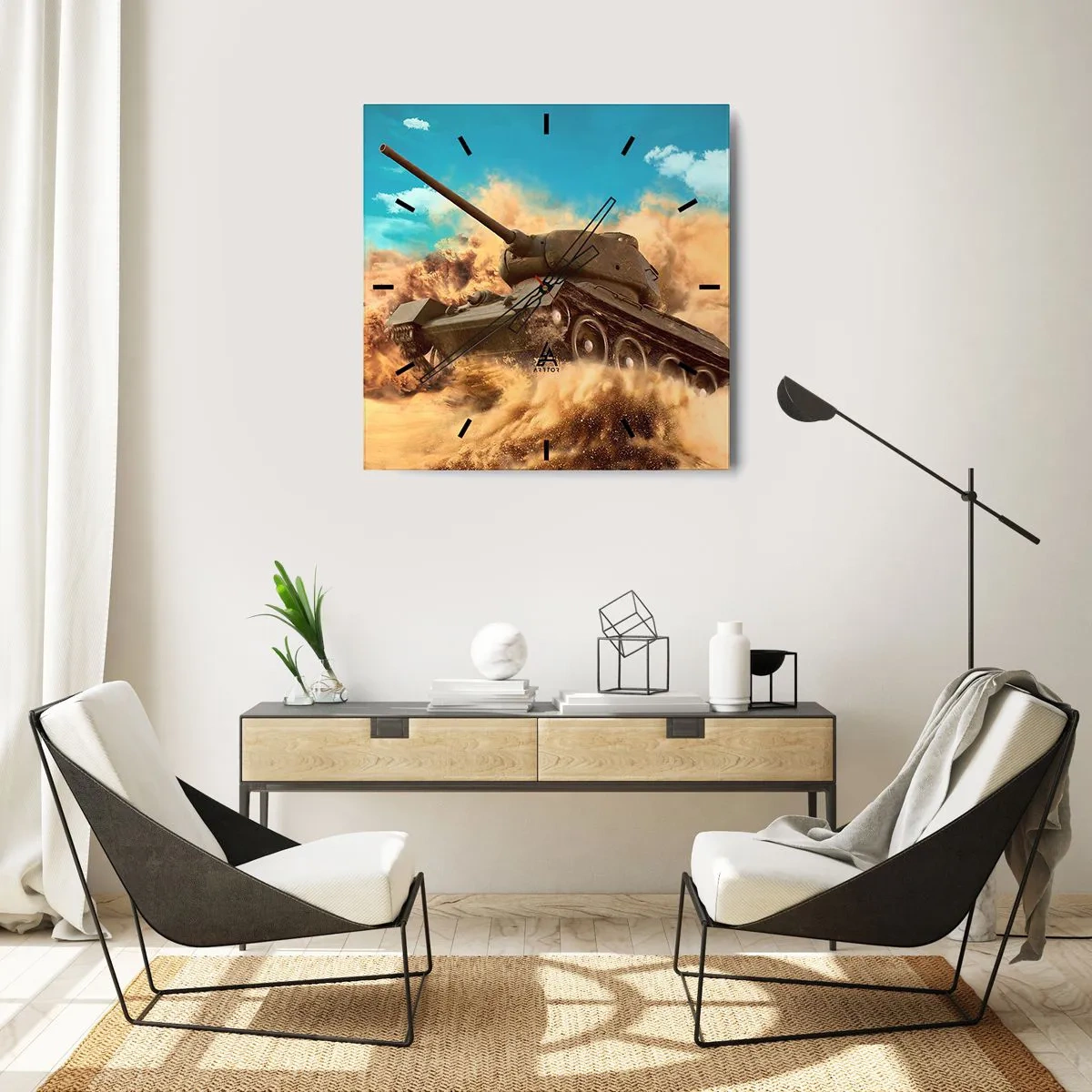 Wanduhr - Glasuhr - Ein Panzer im Einsatz in der Wüste, umgeben von Sandstaub. - 30x30cm - Nicht zu besiegen - Moderne Wanddekoration für Wohnzimmer und Schlafzimmer ARTTOR