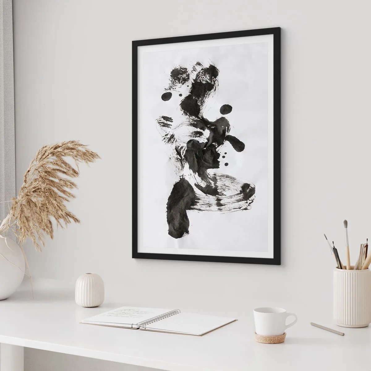 Poster in einem schwarzem Rahmen - Schwarz-Weiß-Abstraktion im Stil des Expressionismus - 50x70cm - Obwohl das Wahnsinn ist, steckt darin eine Methode? - Moderne Wanddekoration für Wohnzimmer und Schlafzimmer ARTTOR