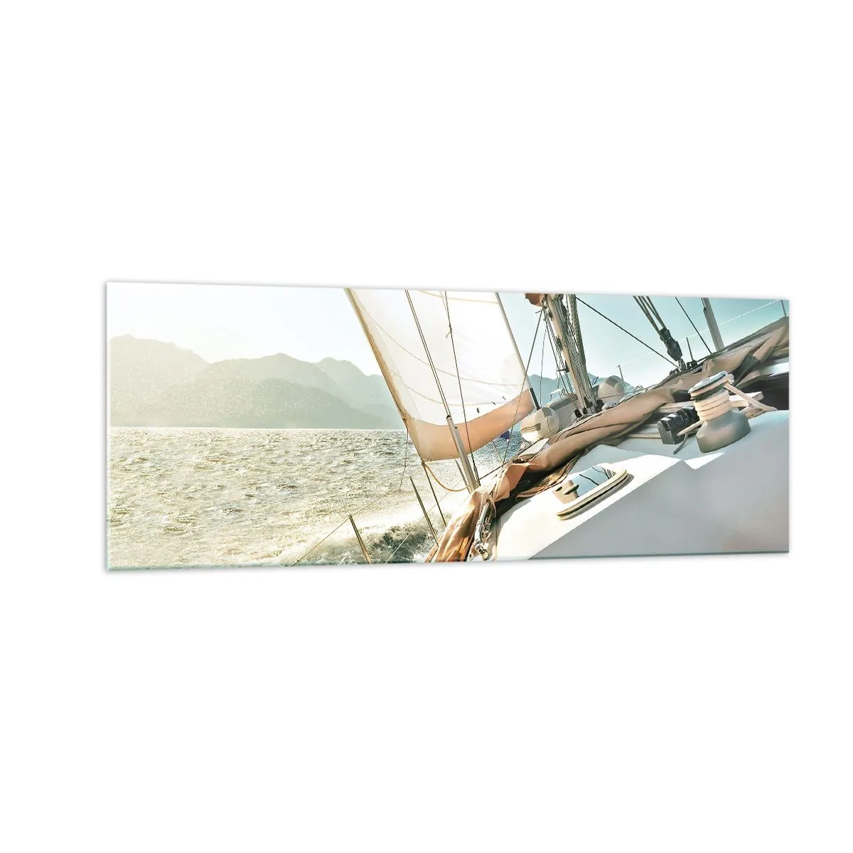 Glasbild - Bild auf glas - Eine Yacht auf offener See mit Blick auf die Berge - 140x50cm - Unter vollen Segeln - Moderne Wanddekoration für Wohnzimmer und Schlafzimmer ARTTOR