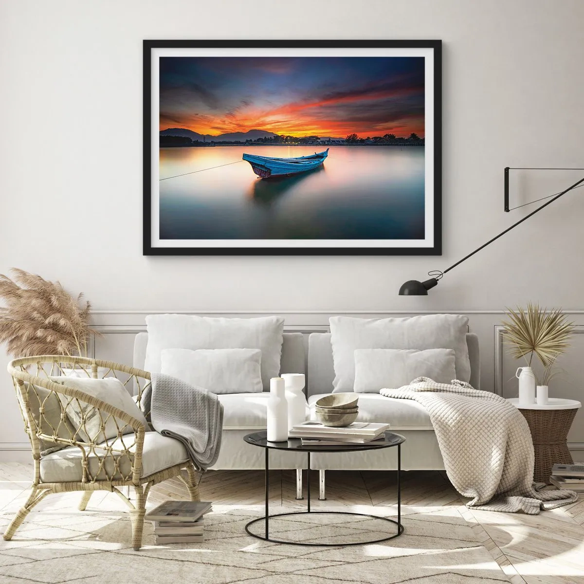 Poster in einem schwarzem Rahmen - Ein Boot auf dem Wasser während eines malerischen Sonnenuntergangs - 100x70cm - Eine gute Nacht kommt - Moderne Wanddekoration für Wohnzimmer und Schlafzimmer ARTTOR