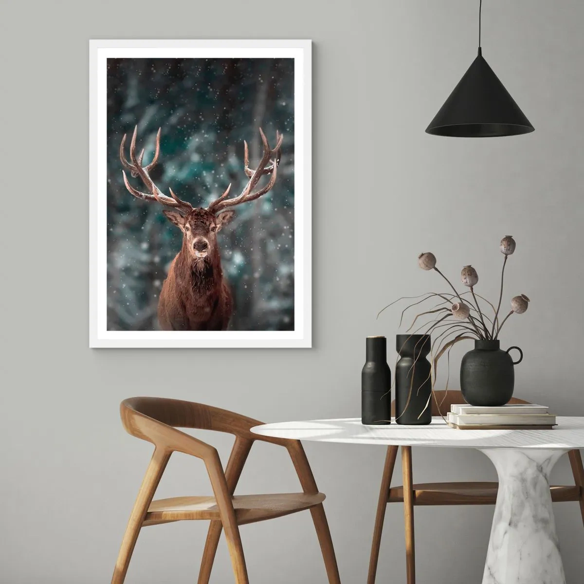 Poster in einem weißen Rahmen - Gekrönter König des Waldes - 50x70 cm