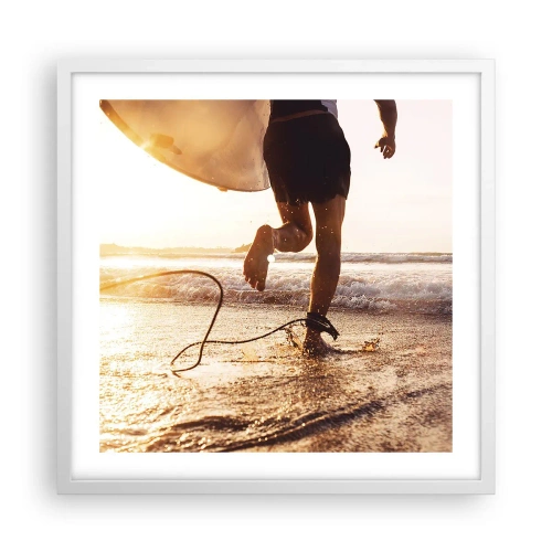 Poster in einem weißen Rahmen - Um die Welle zu treffen - 50x50 cm