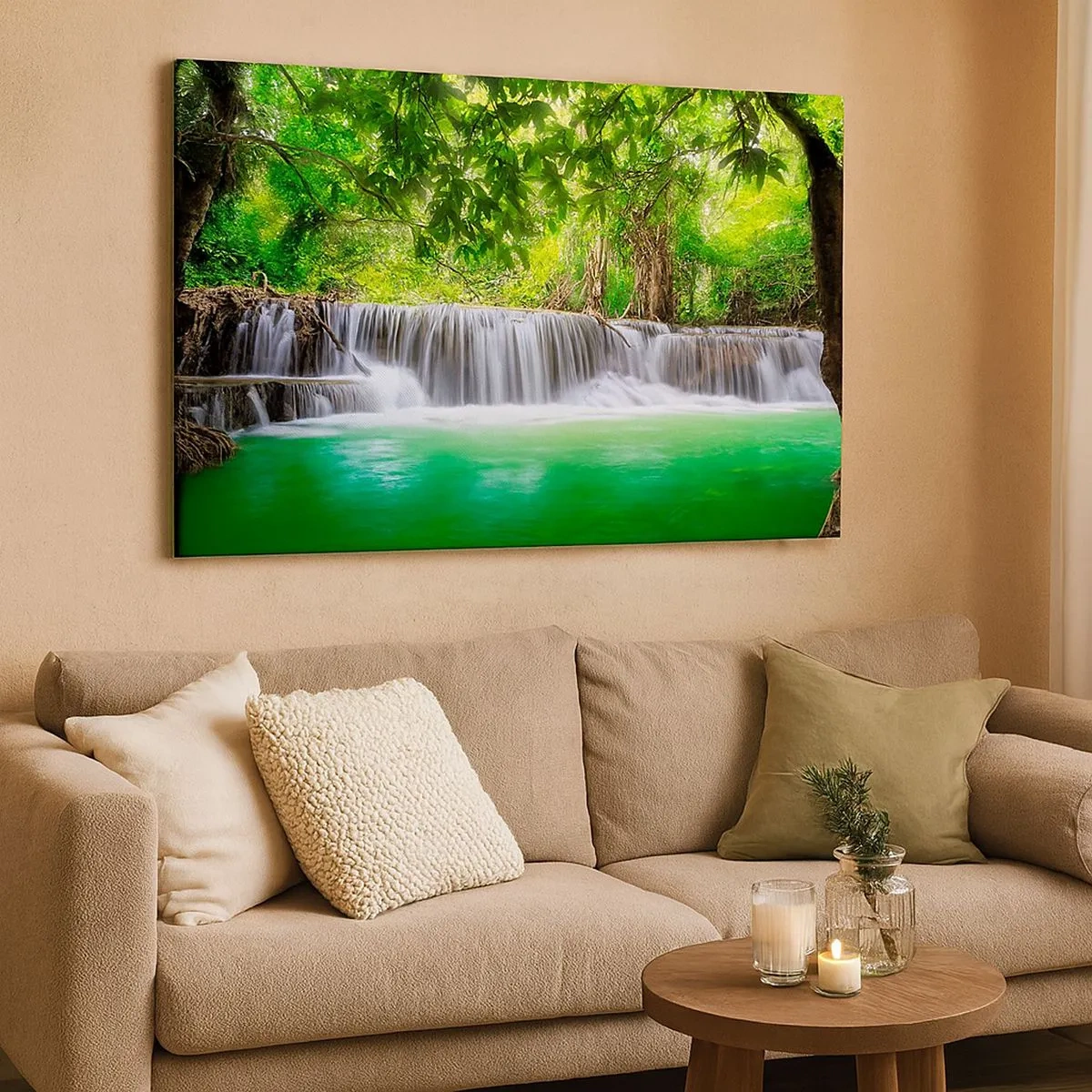 Bild auf Leinwand - Leinwandbild - Ein grüner Wasserfall, umgeben von dichter tropischer Vegetation - 70x50cm - Eine Kaskade in Grün - Moderne Wanddekoration für Wohnzimmer und Schlafzimmer ARTTOR