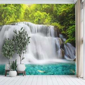 Selbstklebende Fototapete Deluxe Sticker - Eine schaumige Kaskade von grün bis azurblau - Landschaft, Wasserfall, Nationalpark - 250x175 cm