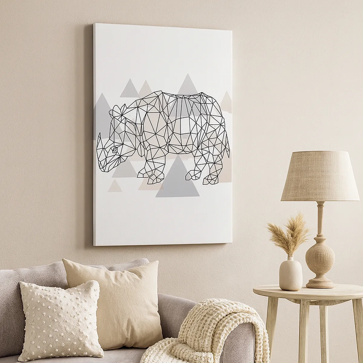 Bild auf Leinwand - Leinwandbild - Geometrisches Nashorn auf einem Hintergrund aus zarten Dreiecken - 50x70cm - Struktur der Stärke - Moderne Wanddekoration für Wohnzimmer und Schlafzimmer ARTTOR