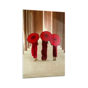 Glasbild - Bild auf glas - Drei Mönche mit roten Regenschirmen in traditioneller Architektur - 70x100cm - Auf dem Weg ins Reine Land - Moderne Wanddekoration für Wohnzimmer und Schlafzimmer ARTTOR