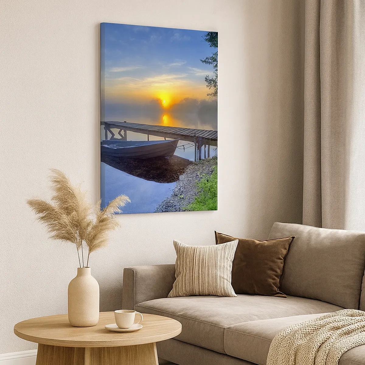 Bild auf Leinwand - Leinwandbild - Ein Seesteg bei Sonnenaufgang mit einem Boot am Ufer - 50x70cm - Wie aus Gewöhnlichem Magie wird - Moderne Wanddekoration für Wohnzimmer und Schlafzimmer ARTTOR
