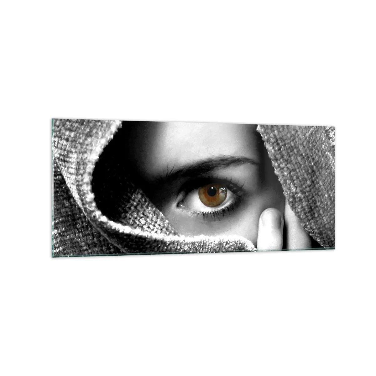 Glasbild - Bild auf glas - Porträt einer Frau mit bernsteinfarbenen Augen, bedeckt mit einem Stoff in Grautönen. - 120x50cm - Erfahre das Geheimnis - Moderne Wanddekoration für Wohnzimmer und Schlafzimmer ARTTOR
