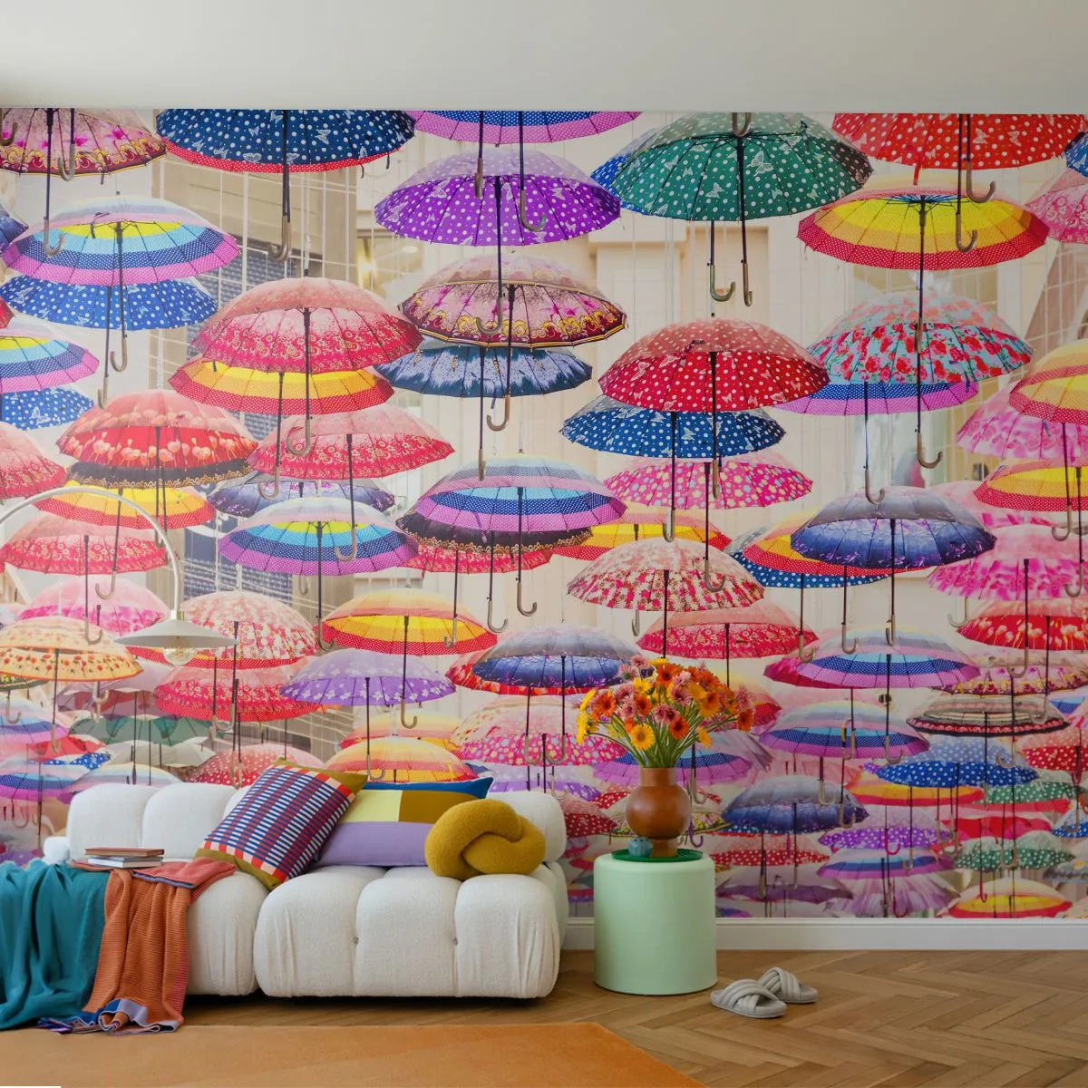 Fototapete Premium Sand - Bunte Regenschirme hängen über der Straße - 100x70cm - Stadtwiese - Moderne Wanddekoration für Wohnzimmer und Schlafzimmer ARTTOR