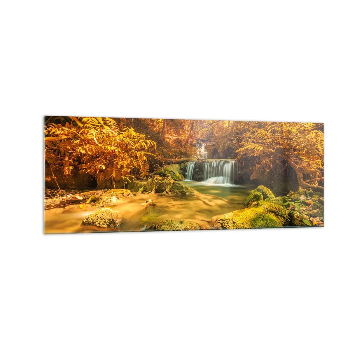 Glasbild - Bild auf glas - Ein goldener Wasserfall in einem herbstlichen Wald, umgeben von Grün - 140x50cm - Waldkaskade in Gold - Moderne Wanddekoration für Wohnzimmer und Schlafzimmer ARTTOR
