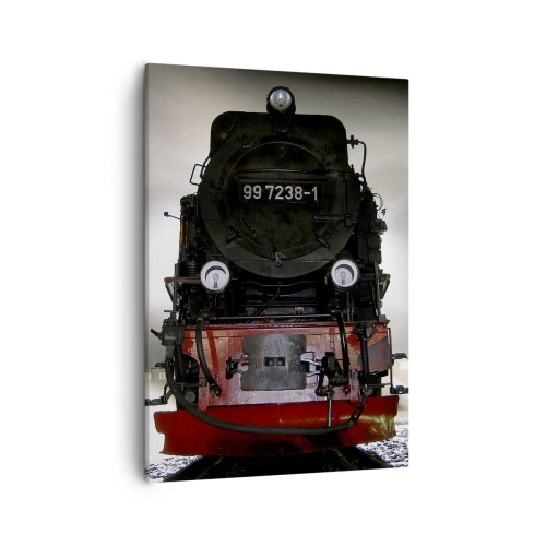 Bild auf Leinwand - Leinwandbild - Eine Dampflokomotive, umgeben von Dampf vor einem dunklen Himmel in einer stimmungsvollen Umgebung - 50x70cm - Er steht und keucht, seufzt und pustet - Moderne Wanddekoration für Wohnzimmer und Schlafzimmer ARTTOR
