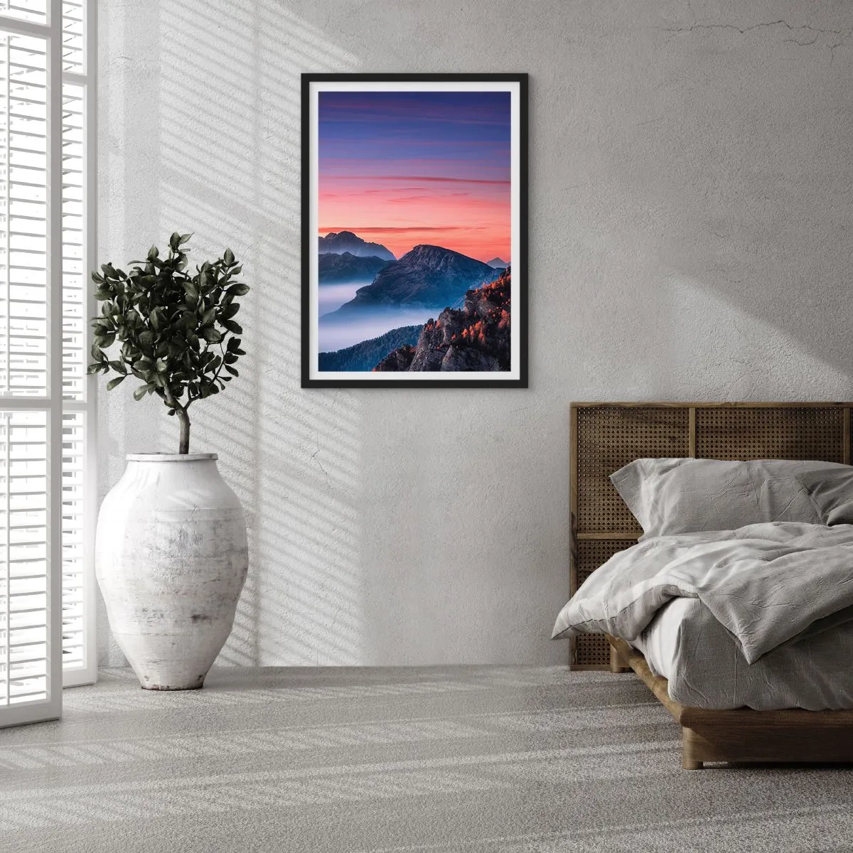 Poster in einem schwarzem Rahmen - Malerische Berglandschaft bei Sonnenuntergang - 50x70cm - Über die Täler - Moderne Wanddekoration für Wohnzimmer und Schlafzimmer ARTTOR