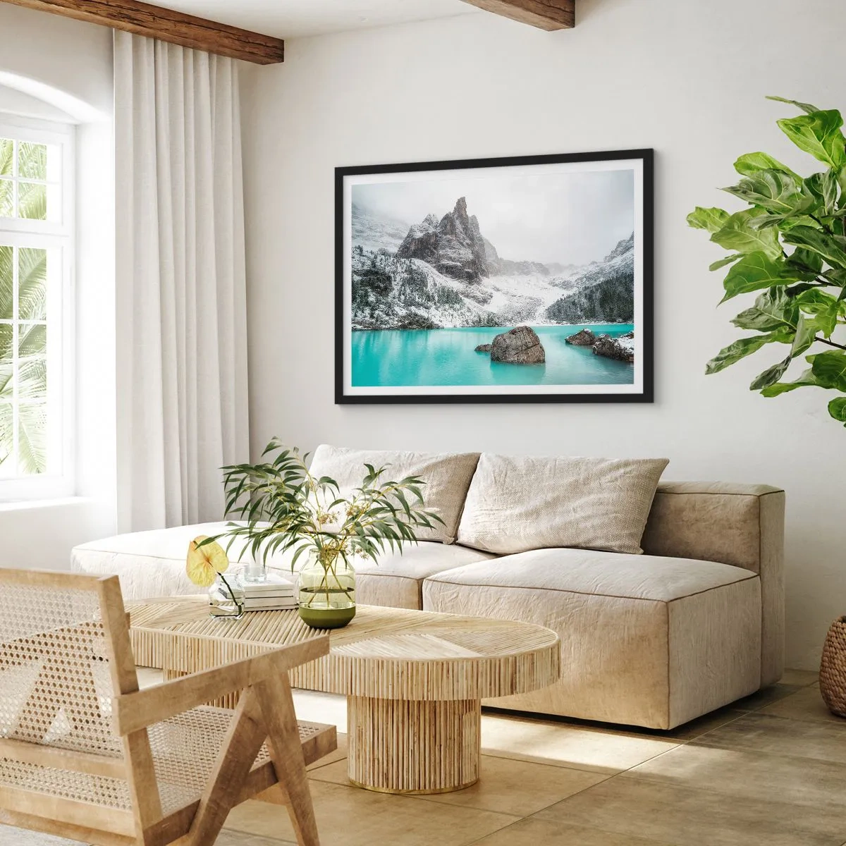 Poster in einem schwarzem Rahmen - Eine Berglandschaft mit einem See, umgeben von schneebedeckten Gipfeln - 100x70cm - Auf der Hut - Moderne Wanddekoration für Wohnzimmer und Schlafzimmer ARTTOR