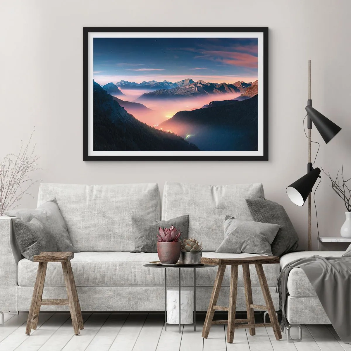 Poster in einem schwarzem Rahmen - Eine Berglandschaft mit einem nebelverhangenen Tal - 100x70cm - Licht in den Tälern - Moderne Wanddekoration für Wohnzimmer und Schlafzimmer ARTTOR
