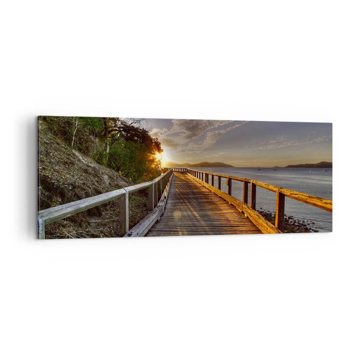 Bild auf Leinwand - Leinwandbild - Ein Holzsteg führt dem Sonnenuntergang über dem Wasser entgegen - 140x50cm - Gehen, weiter der Sonne entgegengehen - Moderne Wanddekoration für Wohnzimmer und Schlafzimmer ARTTOR