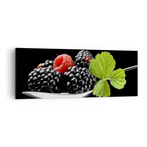 Bild auf Leinwand - Leinwandbild - Brombeeren und Himbeeren auf einem Löffel mit einem Blatt auf schwarzem Hintergrund - 140x50cm - Der Geschmack der Frische - Moderne Wanddekoration für Wohnzimmer und Schlafzimmer ARTTOR
