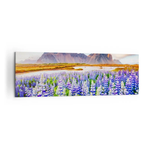 Bild auf Leinwand - Leinwandbild - Blumen in einer Berglandschaft mit malerischem Himmel - 160x50cm - Kraft und Strenge neben Sanftmut - Moderne Wanddekoration für Wohnzimmer und Schlafzimmer ARTTOR