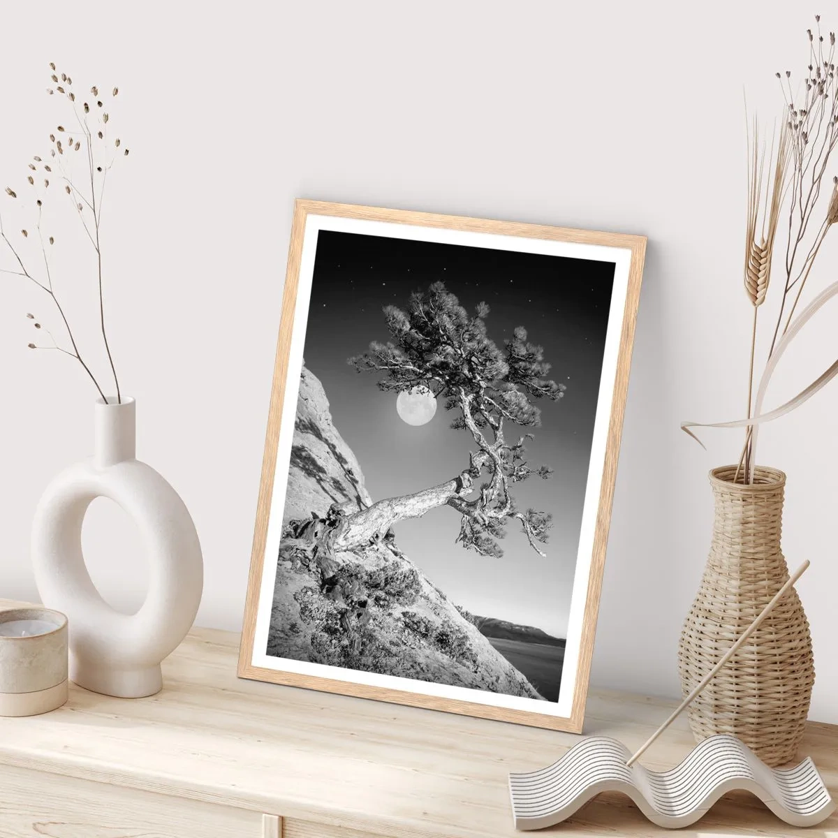 Poster in einem Rahmen aus heller Eiche - Siegreiche Kämpferin - 70x100 cm