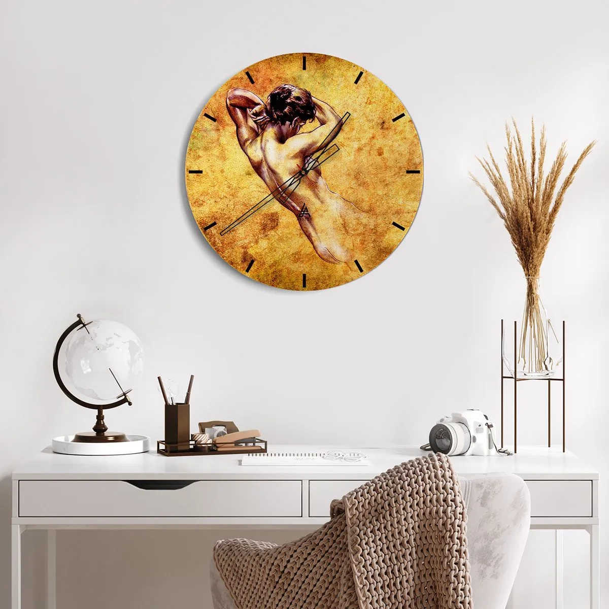 Wanduhr - Glasuhr - Ein künstlerisches Motiv einer weiblichen Silhouette vor einem Hintergrund in Goldtönen. - 30x30cm - Entdeckt, aber immer noch ein Rätsel - Moderne Wanddekoration für Wohnzimmer, Küche und Schlafzimmer ARTTOR