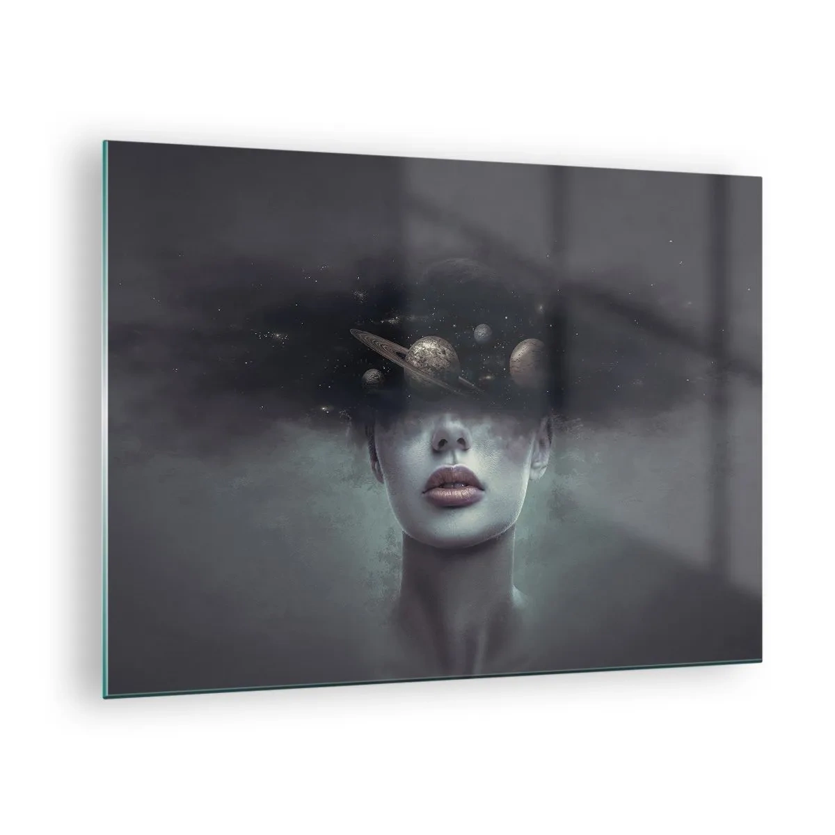Glasbild - Bild auf glas - Eine Frau mit Planeten als Kopf in einer surrealen Komposition - 70x50cm - Und die Planeten spielen verrückt ... - Moderne Wanddekoration für Wohnzimmer und Schlafzimmer ARTTOR