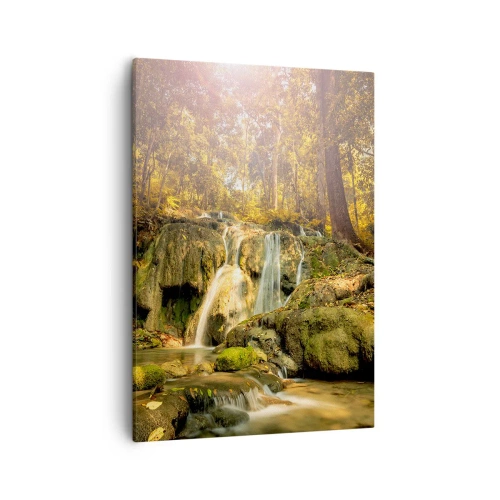 Bild auf Leinwand - Leinwandbild - Ein Waldwasserfall in den Sonnenstrahlen, umgeben von Grün - 50x70cm - Waldkaskade im Grünen - Moderne Wanddekoration für Wohnzimmer und Schlafzimmer ARTTOR