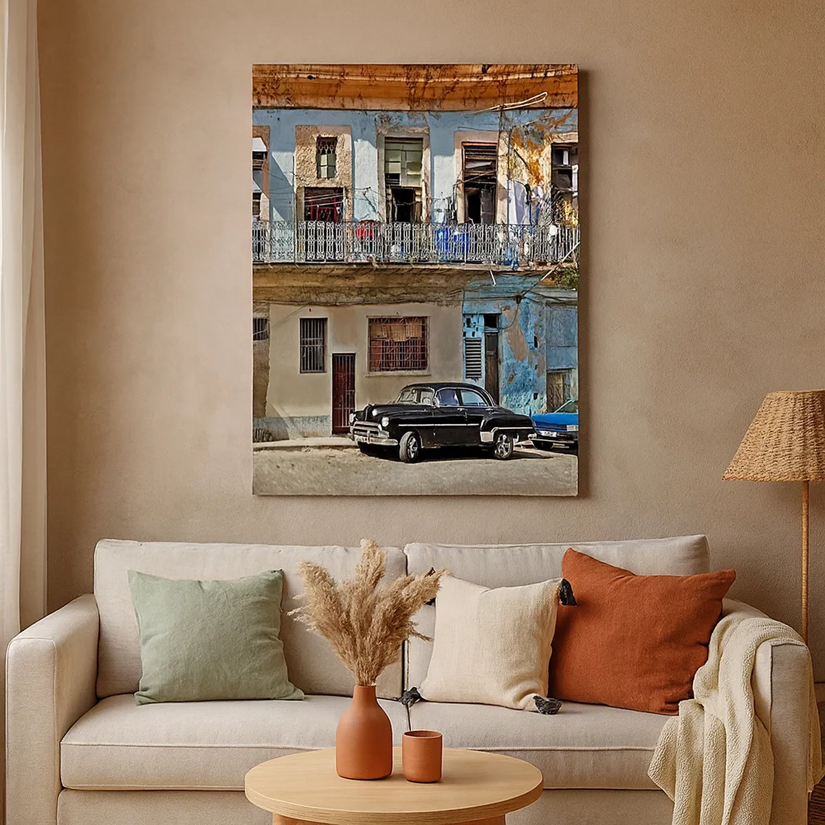 Bild auf Leinwand - Leinwandbild - Bunte Mietshäuser und ein Oldtimer im Stadtbild - 50x70cm - Havanna-Stimmung - Moderne Wanddekoration für Wohnzimmer und Schlafzimmer ARTTOR