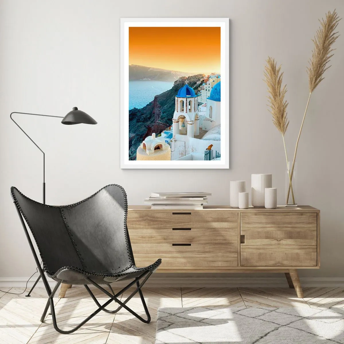 Poster in einem weißen Rahmen - Santorini - an die Felsen gekuschelt - 30x40 cm