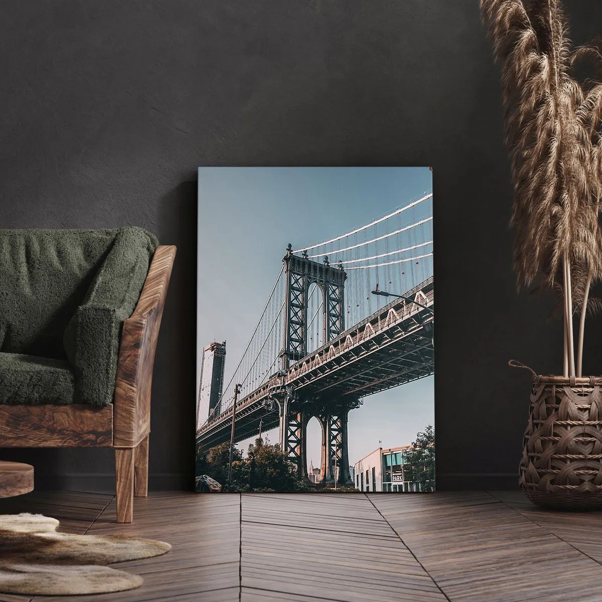 Bild auf Leinwand - Leinwandbild - Eine Brücke zwischen Gebäuden in einer städtischen Landschaft - 70x100cm - Über den Wellen der Stadt - Moderne Wanddekoration für Wohnzimmer und Schlafzimmer ARTTOR