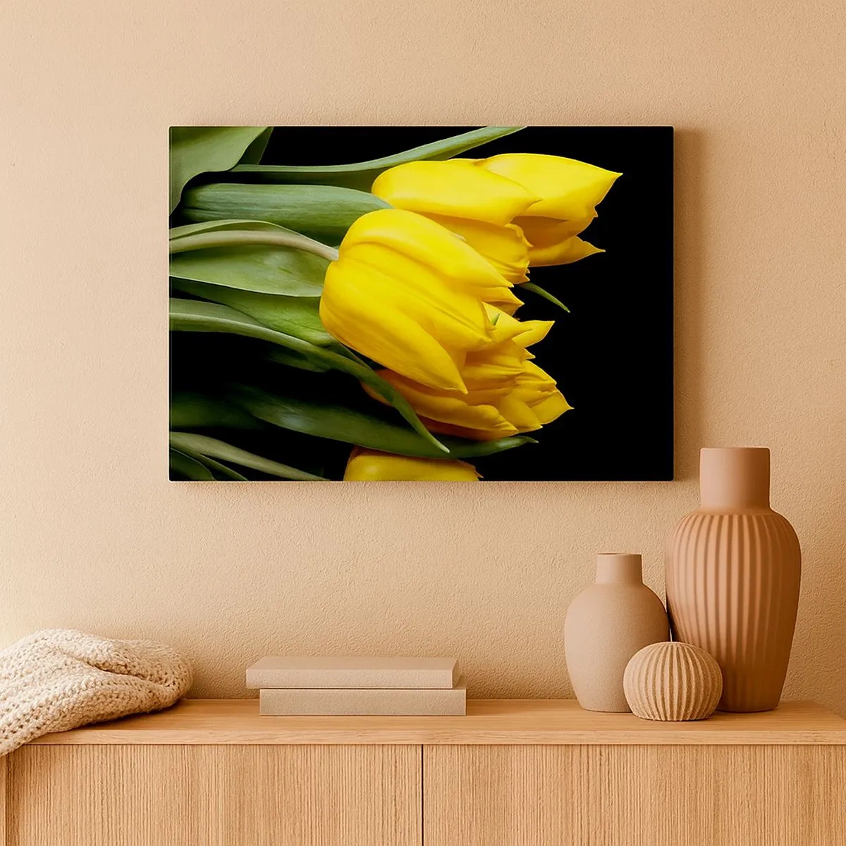 Bild auf Leinwand - Leinwandbild - Ein Strauß gelber Tulpen auf schwarzem Hintergrund - 70x50cm - Aus klarer Sonne entstanden - Moderne Wanddekoration für Wohnzimmer und Schlafzimmer ARTTOR