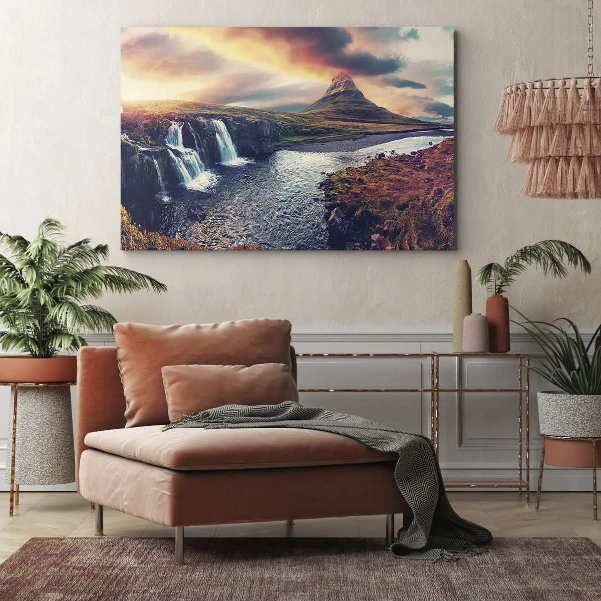 Bild auf Leinwand - Leinwandbild - Blick auf den Wasserfall und die Berge im Licht der untergehenden Sonne - 120x80cm - In der Majestät der Natur - Moderne Wanddekoration für Wohnzimmer und Schlafzimmer ARTTOR