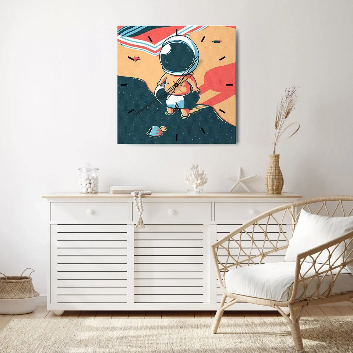 Wanduhr - Glasuhr - Lustiger Astronaut am Strand mit Weltraumelementen im Hintergrund - 30x30cm - Aus einer anderen Perspektive - Moderne Wanddekoration für Wohnzimmer und Schlafzimmer ARTTOR