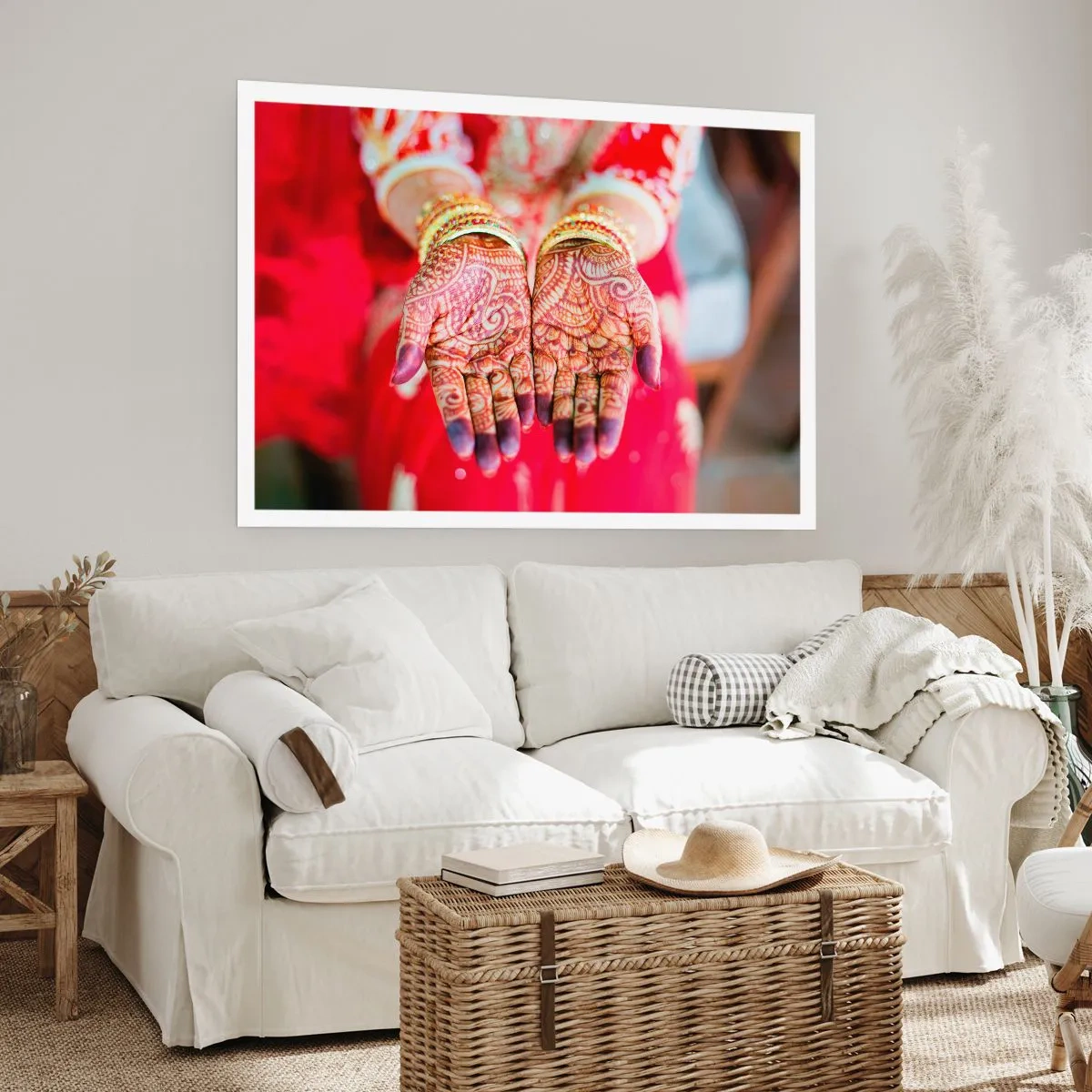 Poster - Mit Henna verzierte Hände vor dem Hintergrund eines roten Kleides - 100x70cm - Bereit, das Glück zu fangen? - Moderne Wanddekoration für Wohnzimmer und Schlafzimmer ARTTOR