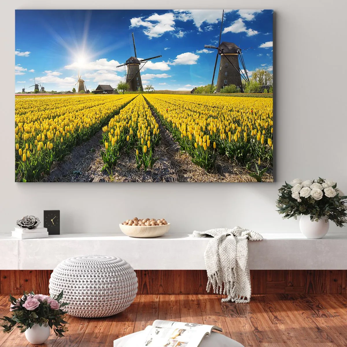 Bild auf Leinwand - Leinwandbild - Ein Feld mit gelben Tulpen mit Windmühlen am Horizont - 120x80cm - Holländischer geht's nicht - Moderne Wanddekoration für Wohnzimmer und Schlafzimmer ARTTOR