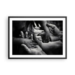 Poster in einem schwarzem Rahmen - Schwarze und weiße Hände verschiedener Generationen - 70x50cm - Mensch sein - Moderne Wanddekoration für Wohnzimmer und Schlafzimmer ARTTOR