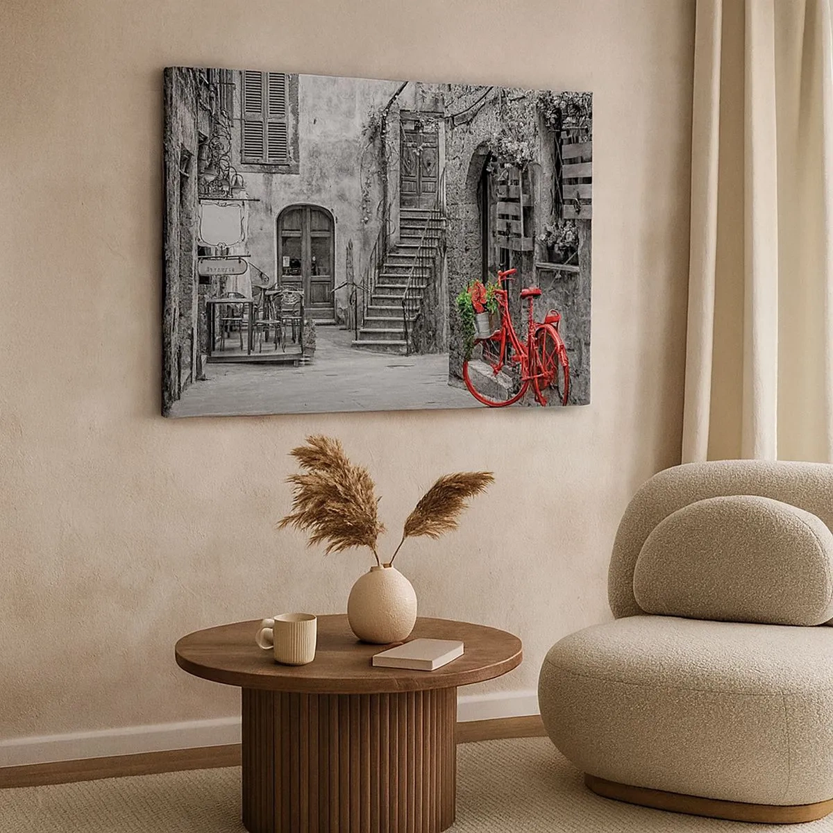 Bild auf Leinwand - Leinwandbild - Ein rotes Fahrrad in einer schwarz-weißen Straße - 70x50cm - Toskanische Gasse - Moderne Wanddekoration für Wohnzimmer und Schlafzimmer ARTTOR