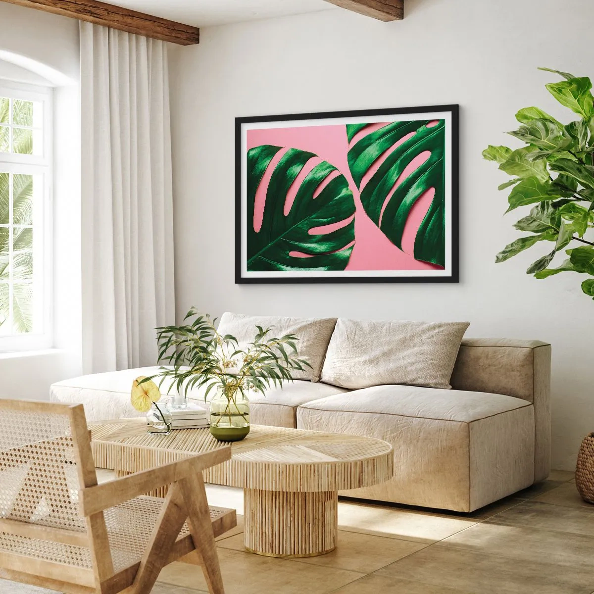 Poster in einem schwarzem Rahmen - Grüne Monstera-Blätter auf rosa Hintergrund - 70x50cm - Rendezvous im Grünen - Moderne Wanddekoration für Wohnzimmer und Schlafzimmer ARTTOR