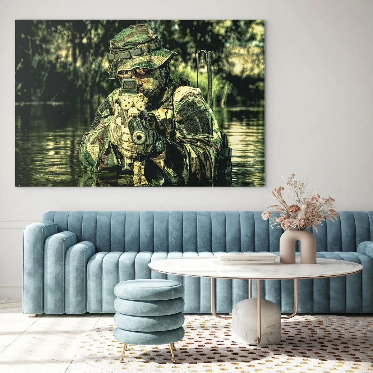 Glasbild - Bild auf glas - Ein Soldat in voller Tarnung zielt durch ein Visier in einer wässrigen Umgebung. - 100x70cm - Das Beste vom Besten - Moderne Wanddekoration für Wohnzimmer und Schlafzimmer ARTTOR