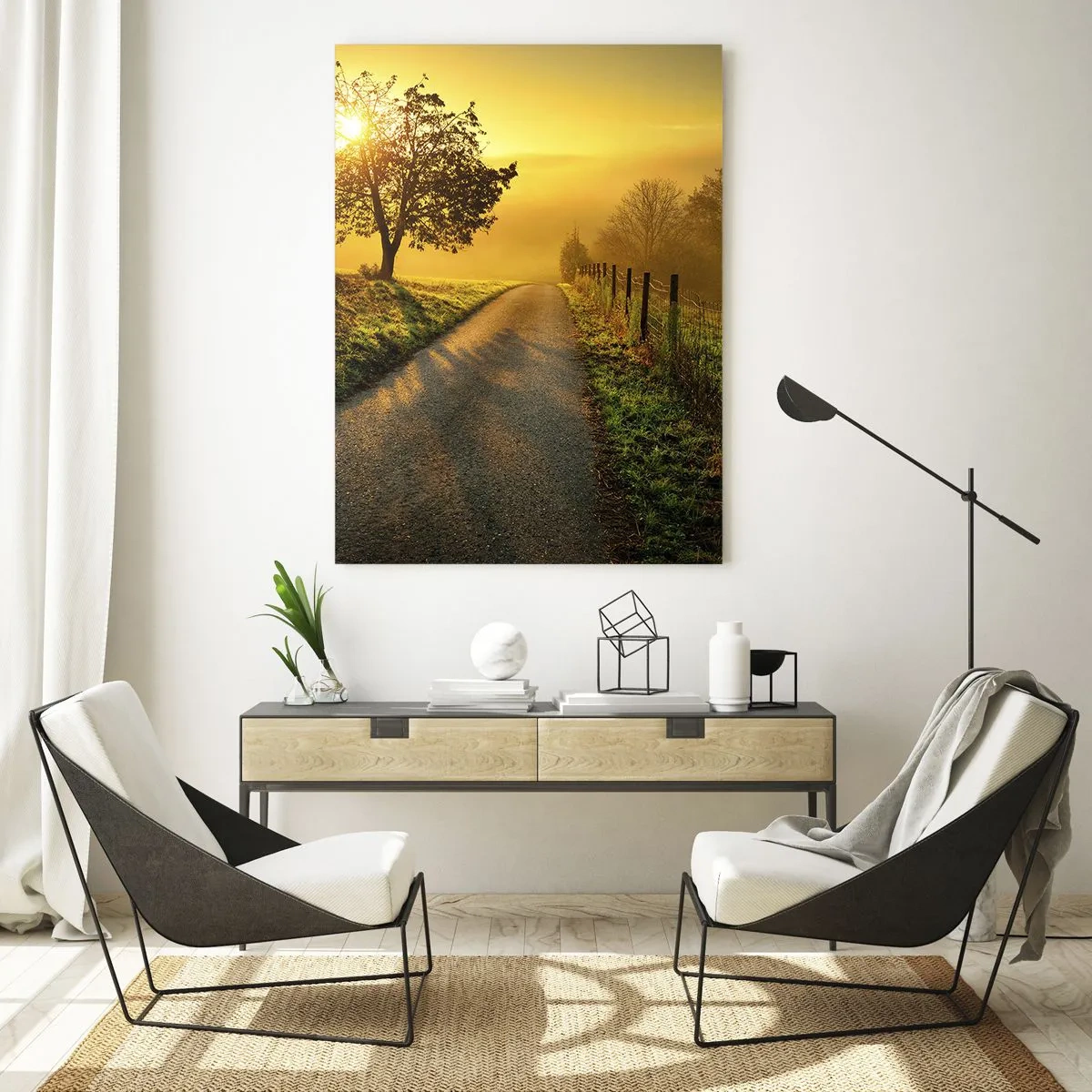 Glasbild - Bild auf glas - Eine malerische Straße bei Sonnenuntergang mit einem einsamen Baum im Hintergrund - 70x100cm - Honig-Nachmittag - Moderne Wanddekoration für Wohnzimmer und Schlafzimmer ARTTOR
