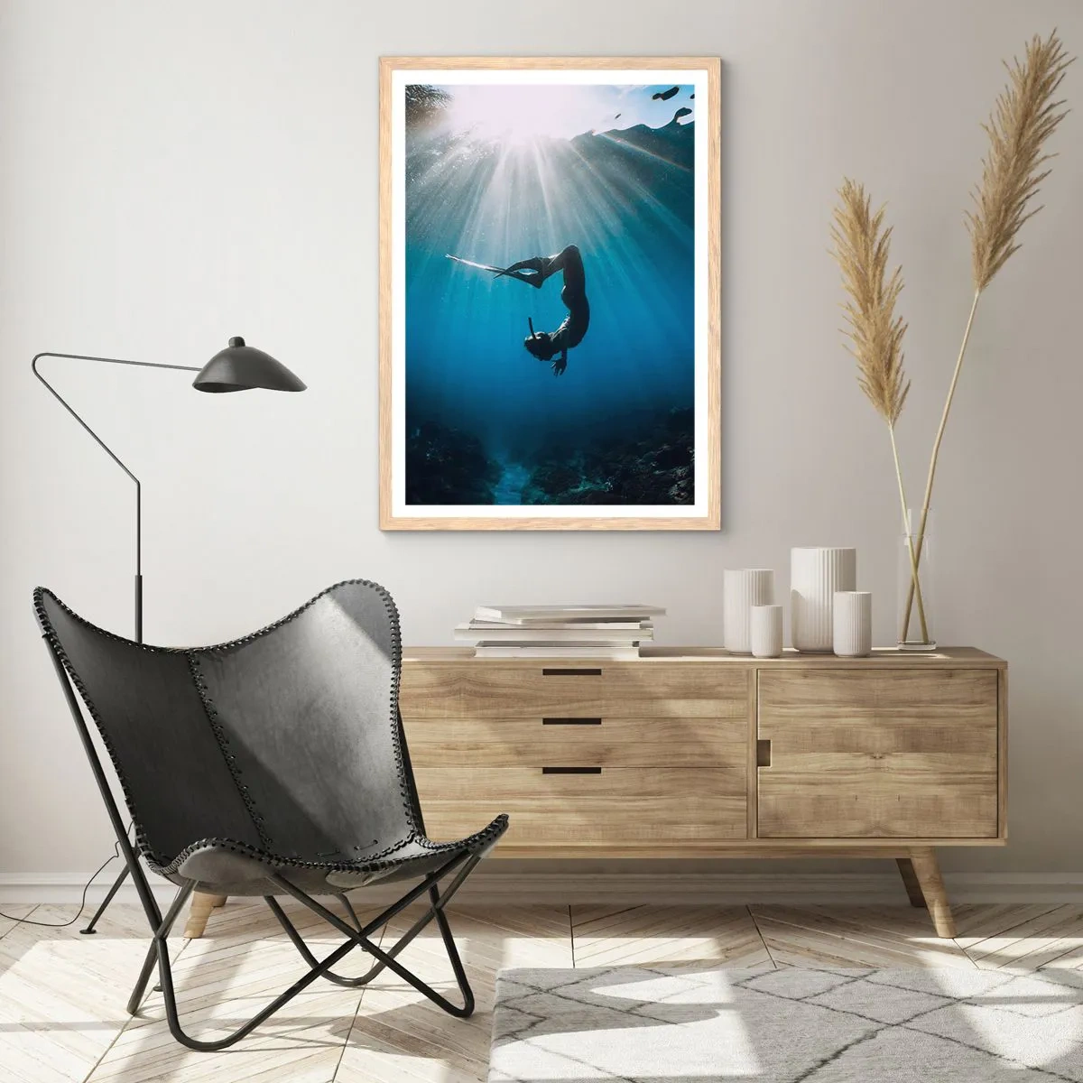 Poster in einem Rahmen aus heller Eiche - Tanz unter Wasser - 50x70 cm
