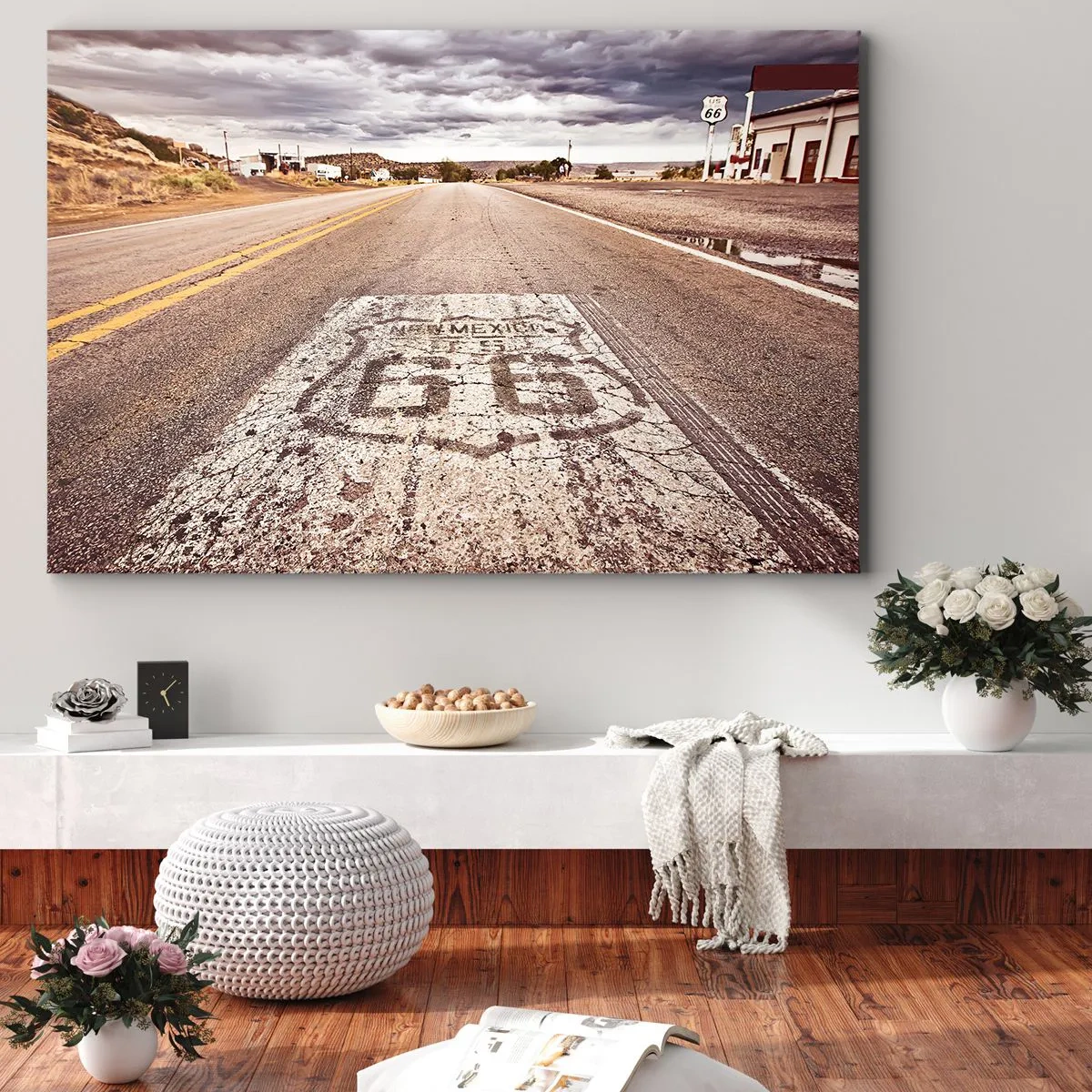 Bild auf Leinwand - Leinwandbild - Route 66 in einem Wüstenklima mit malerischem Himmel - 100x70cm - Mother Road - eine amerikanische Legende - Moderne Wanddekoration für Wohnzimmer und Schlafzimmer ARTTOR