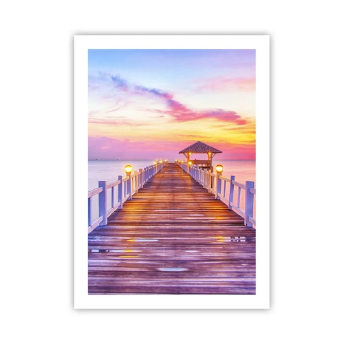 Poster - Ein Pier mit einem Pavillon, beleuchtet von der untergehenden Sonne - 50x70cm - Die lila-goldene Stille des Abends - Moderne Wanddekoration für Wohnzimmer und Schlafzimmer ARTTOR
