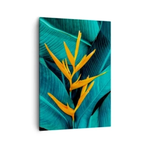 Bild auf Leinwand - Leinwandbild - Eine exotische Blume vor einem Hintergrund aus Bananenblättern in Türkistönen. - 50x70cm - Eden-Blume - Moderne Wanddekoration für Wohnzimmer und Schlafzimmer ARTTOR