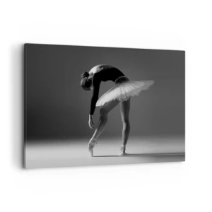 Bild auf Leinwand - Leinwandbild - Eine Ballerina in eleganter Pose vor schwarz-weißem Hintergrund - 100x70cm - Bella Ballerina - Moderne Wanddekoration für Wohnzimmer und Schlafzimmer ARTTOR