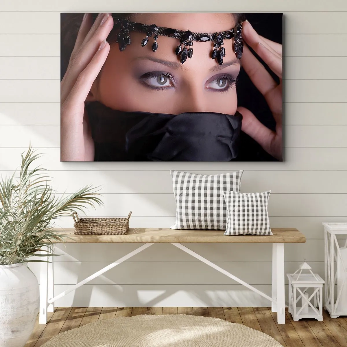 Bild auf Leinwand - Leinwandbild - Porträt einer Frau mit dekorativem Schmuck vor schwarzem Hintergrund - 100x70cm - Orientalisches verführerisches Geheimnis - Moderne Wanddekoration für Wohnzimmer und Schlafzimmer ARTTOR