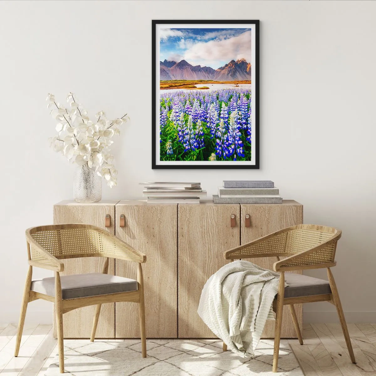 Poster in einem schwarzem Rahmen - Kraft und Strenge neben Sanftmut - 70x100 cm